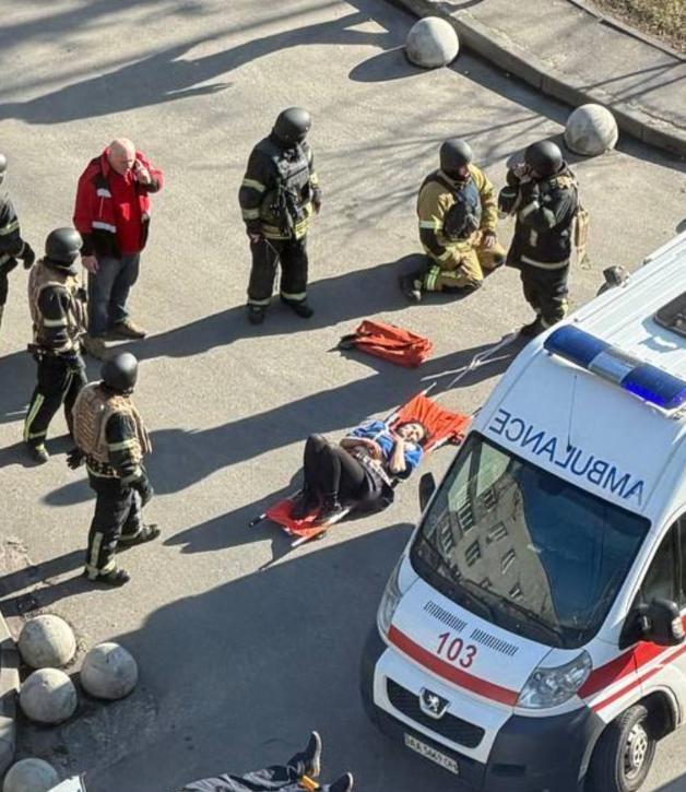 乌克兰突发噩耗！泽连斯基沉痛官宣，基辅发生恶性枪击血案，5死10伤，袭击者当场被