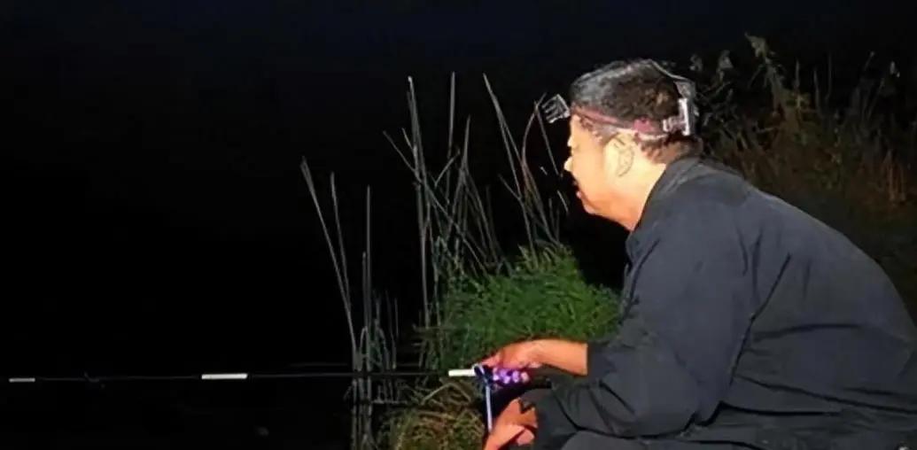 太吓人！湖南男子夜钓躲草丛遭枪击爆头 嫌犯家属拒付医药费逼要谅解书
 
湖南54