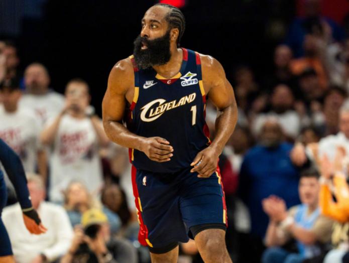 NBA东部半决赛，骑士对阵活塞的比赛中，出现诡异的事情。第一节战罢，活塞领先骑士