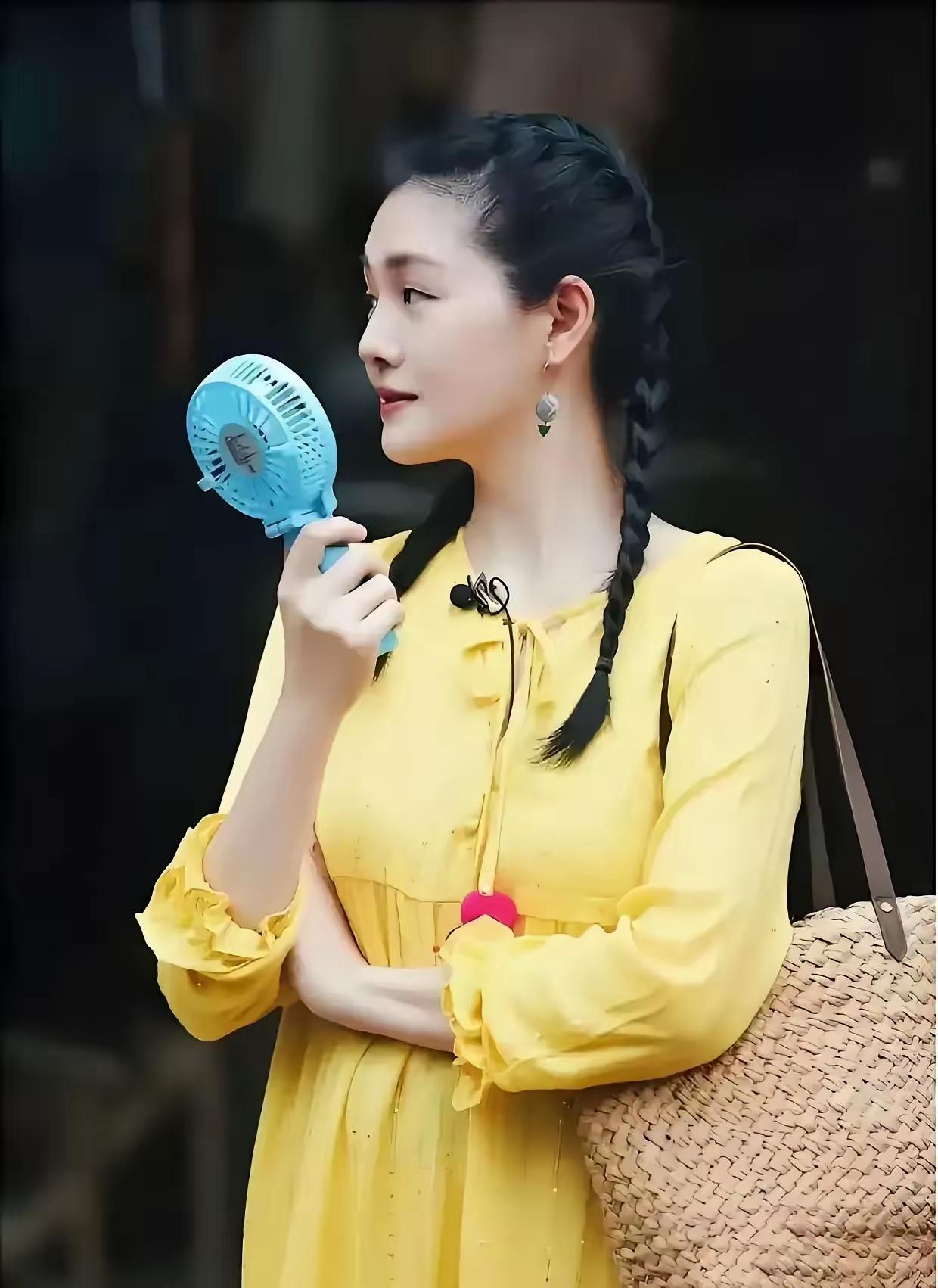 我觉得她一直有刻意宣扬自己"勇敢善良仗义"的人设，事迹类似从小给受家暴的小女孩出