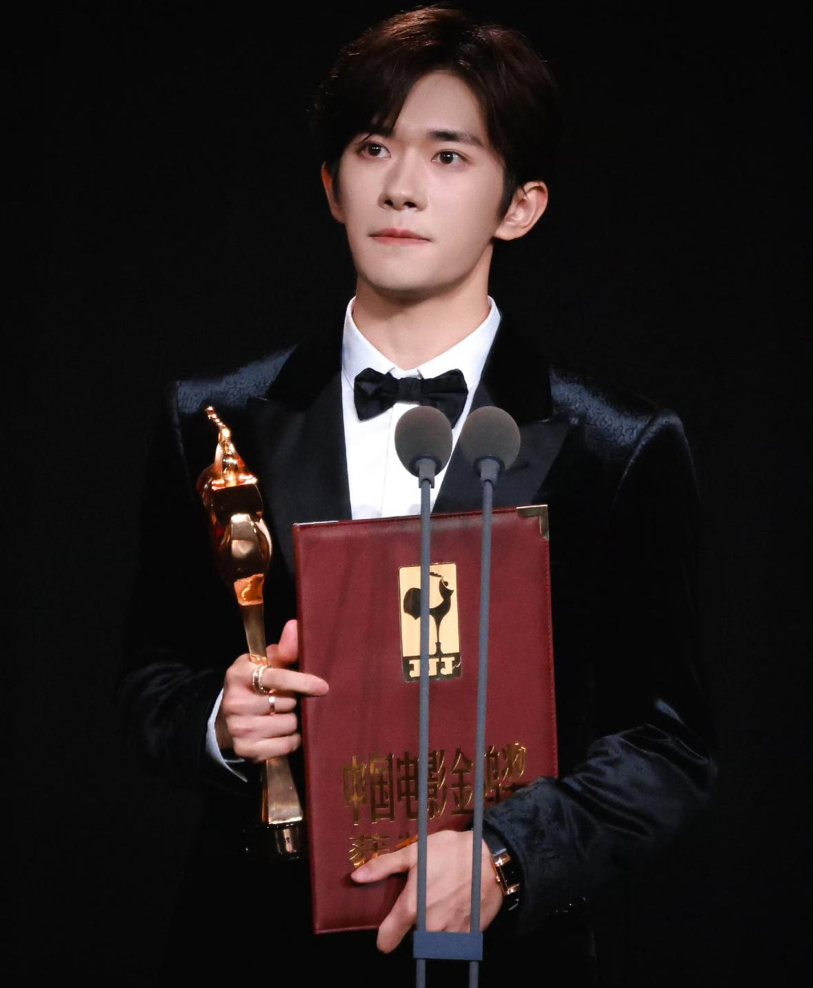 我敢断言
易烊千玺只要不作妖，他在金鸡奖能不能拿视帝已不重要，不是因为他才24岁