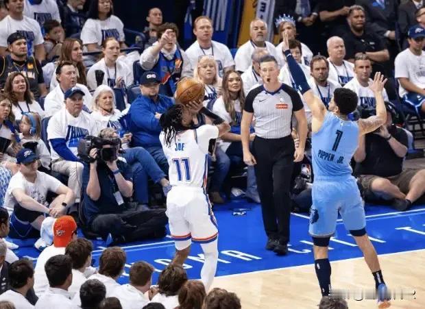 04月21日讯，在NBA季后赛G1的比赛中，雷霆以131 - 80的比分战胜了灰