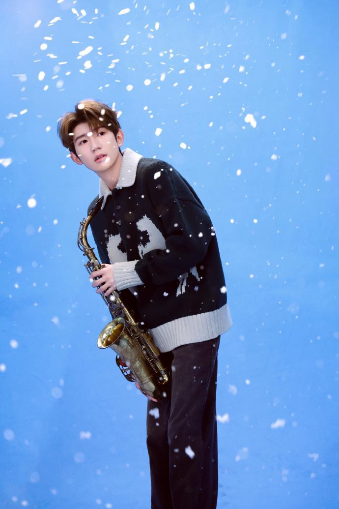 王源年味王源小马毛衣 王源小马毛衣，王源年味，谁懂这个飘雪+小马毛衣造型的源哥的