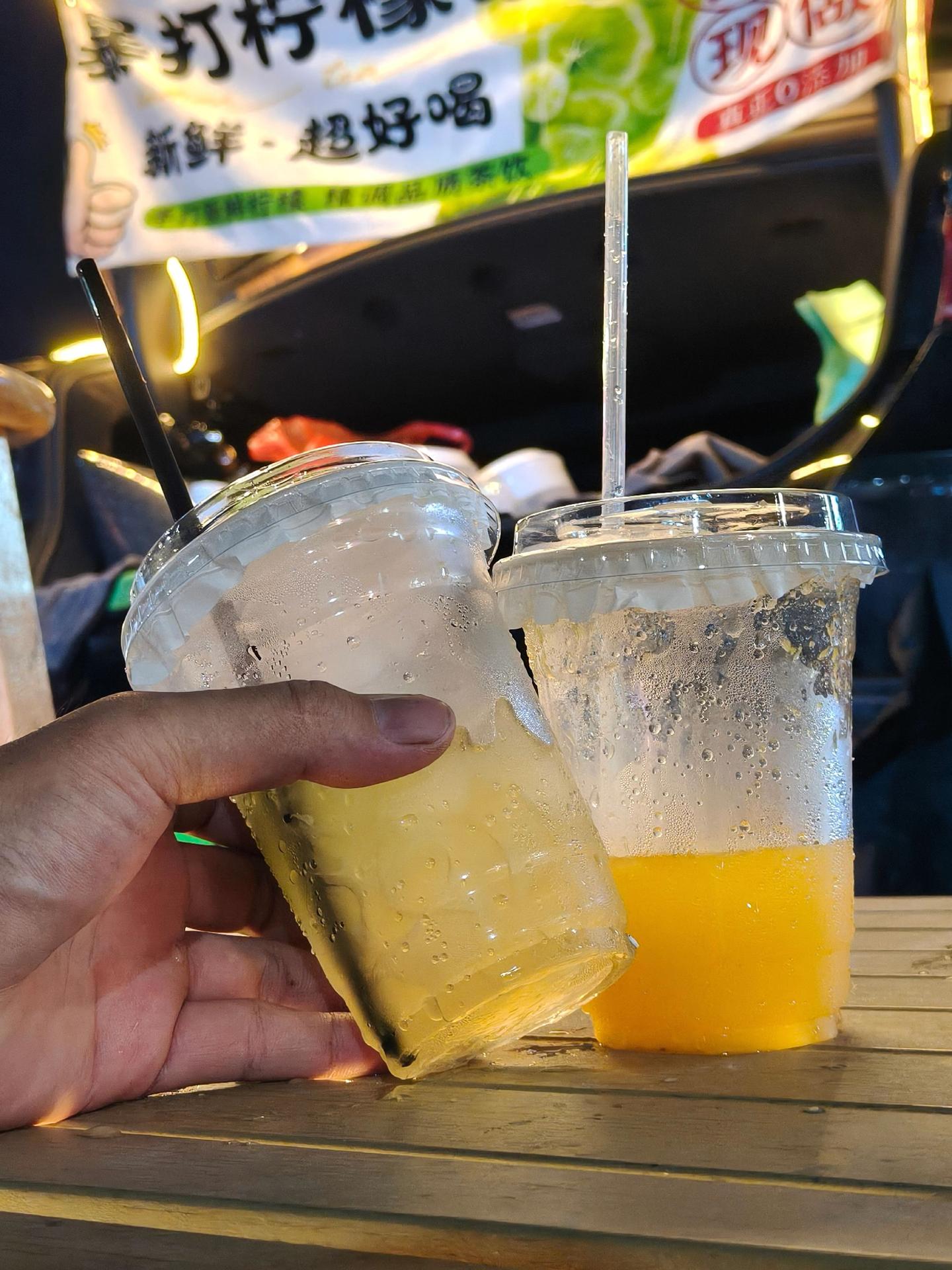 宝 出来喝柠檬茶吗。
