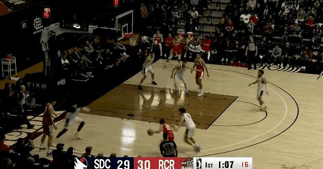 关注杨瀚森，关注杨瀚森在NBA的比赛。
今天杨瀚森在NBA发展联盟首发出场。在N