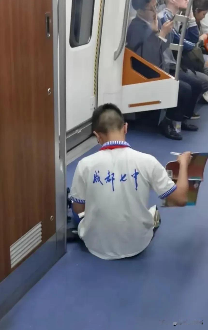 #上联：人生不过葱姜蒜，诚邀下联# 腕底偏怜者也乎