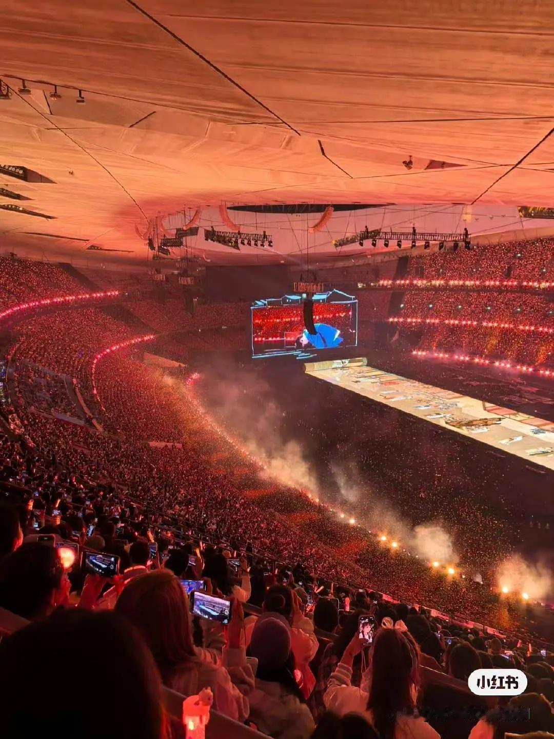 张艺兴40亿之后，依旧上升路！恭喜鸟巢演唱会圆满成功！🎉🎉🎉 ​​​