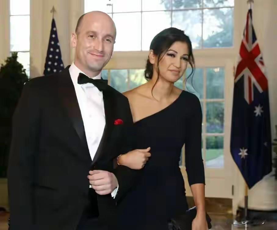 美国劫走委总统马杜罗，又要夺丹麦格陵兰岛？3日，美国总统助理、政策副幕僚长和国土