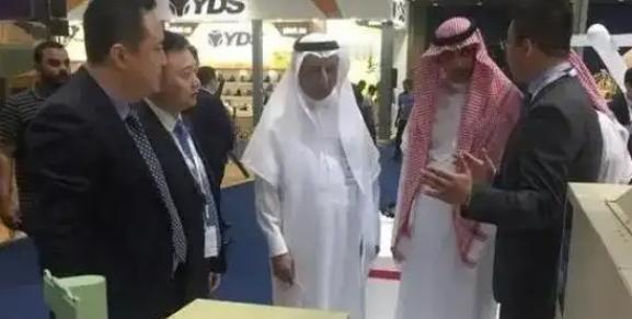 面对不合群的举动，你是不是急着打断、甚至急着去说：“别再这样太奇怪别人都当个疯子