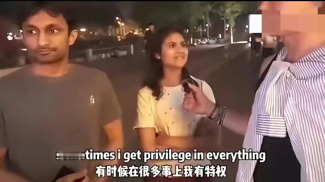 印度人自称有"特权"？善良得有底线！
 
家人们，俩印度人的话真是让人哭笑不得！