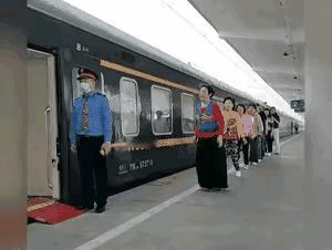 当今社会，为何这类现象愈发多见呢？
她们疯狂地刷存在感，严重影响了大家的心情。要
