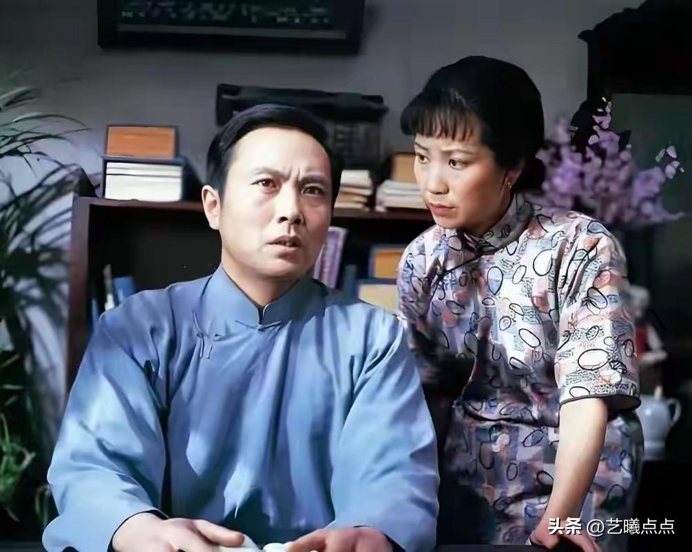 这是北京电视剧制作中心拍摄电视剧《四世同堂》的男女主角，此剧1985年8月在央视