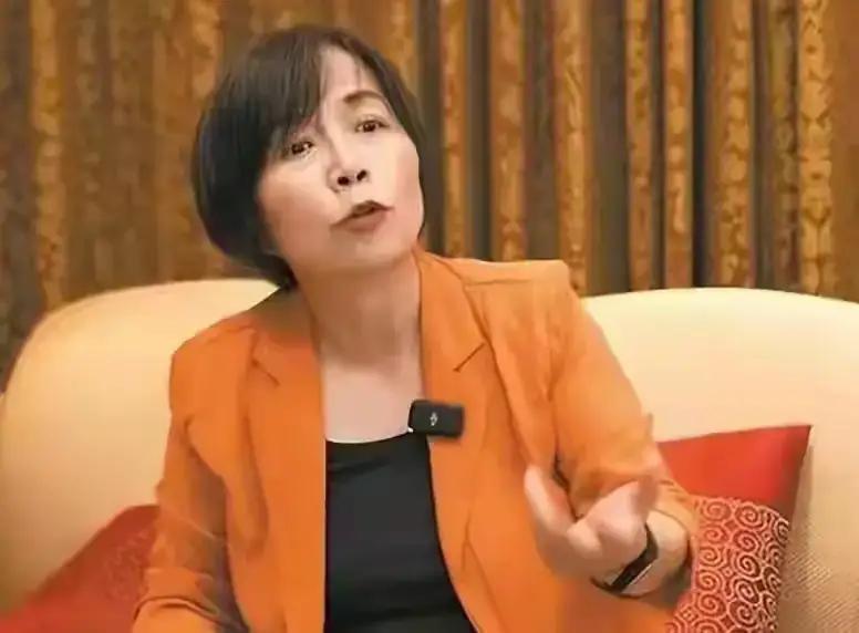 媒体人黄智贤昨天（8月26日）在节目中称：“台湾是一个正常的社会，现在的问题是国