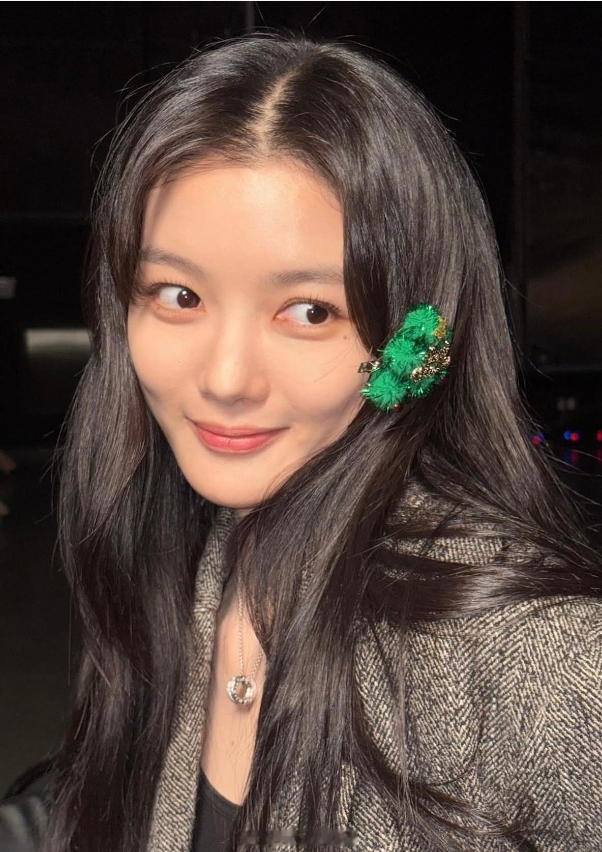 金裕贞新剧里的造型大集合妹妹又火了一大把这个新剧的热度很高👍 