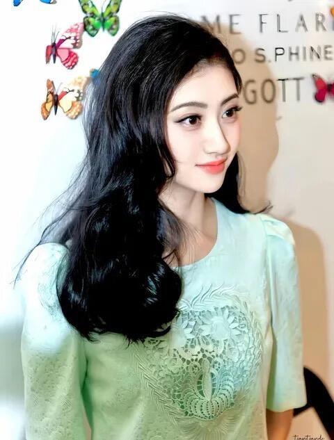 景甜早期这张脸，真的很封神好美啊 