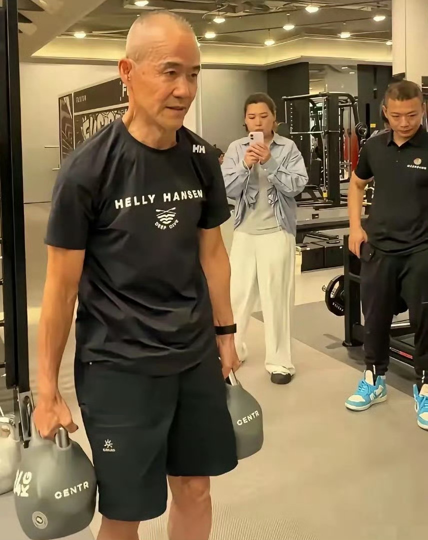 真的佩服，你看王石都70多，还在撸铁，强度真的不输年轻人，不得不服。 我都很多年