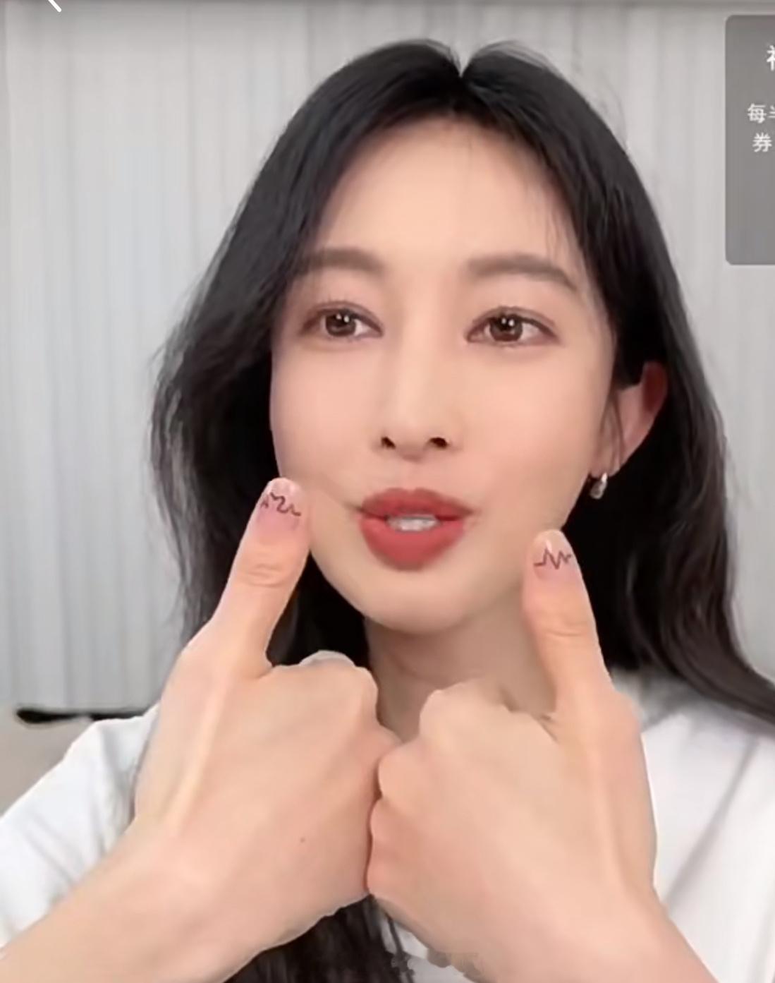 #人民文娱评艺人直播有流量更要有质量#明星体面地直播带货丢人吗？其实，只要不是把