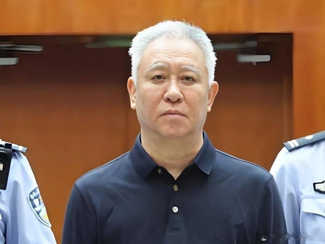 许家印 退赔优先许家印一审被判无期，没收全部个人财产，判决明确退赔优先于罚金没收