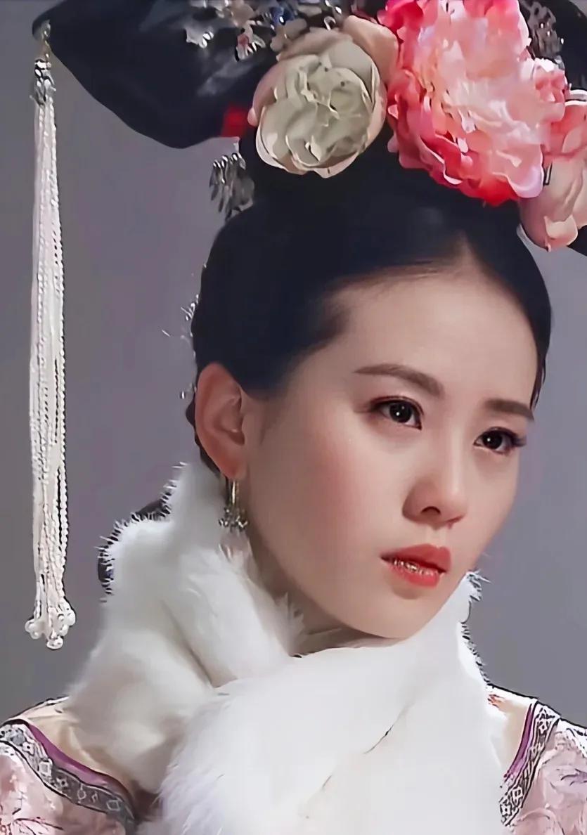 重温《步步惊心》，总有人吐槽张晓“冷漠”：抗旨时拿若曦阿玛“有功之臣”当挡箭牌，