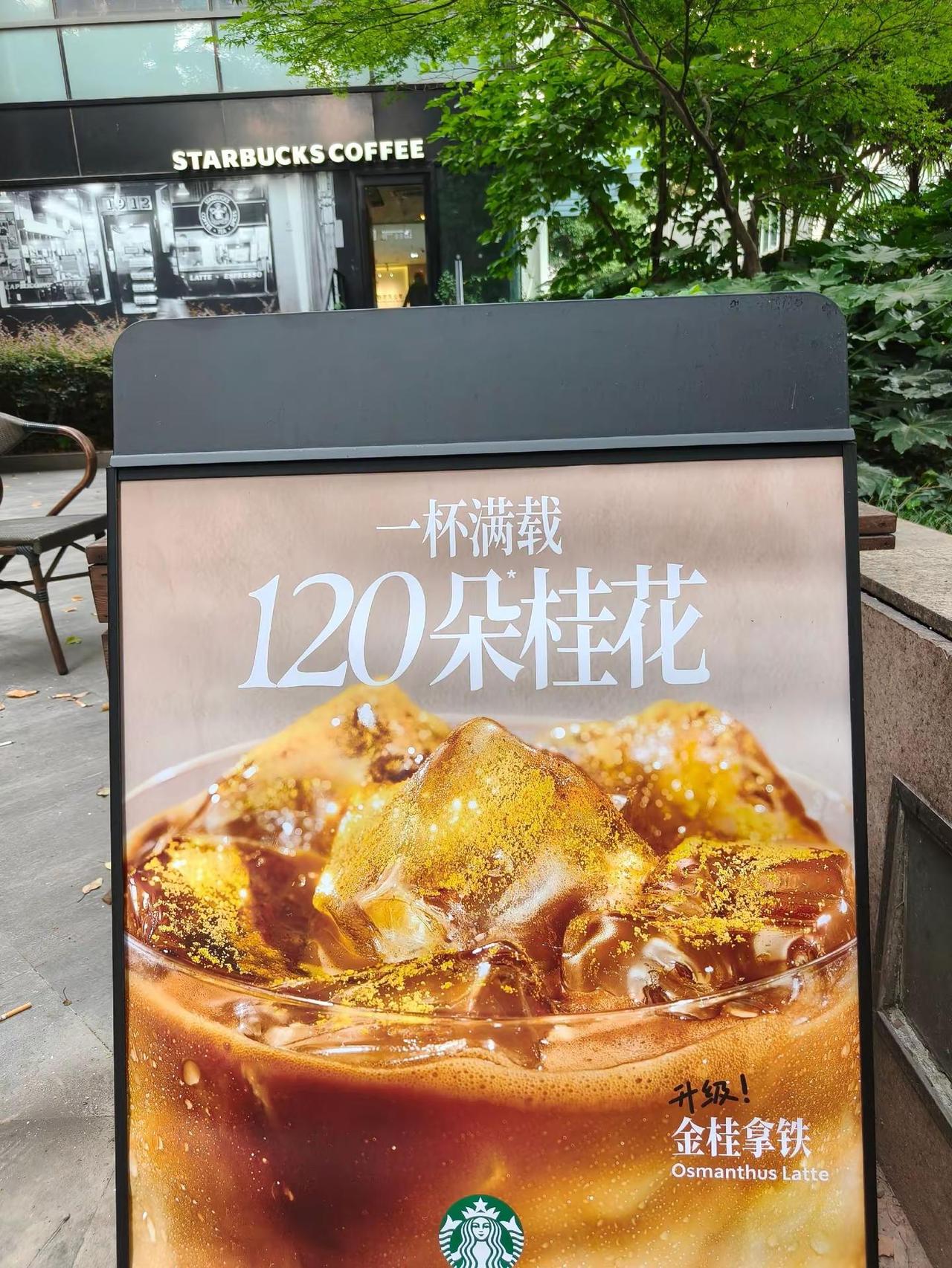百年建筑见证人来人往 走进汽车博物馆 西式建筑与历史韵味共舞 老爷车展览