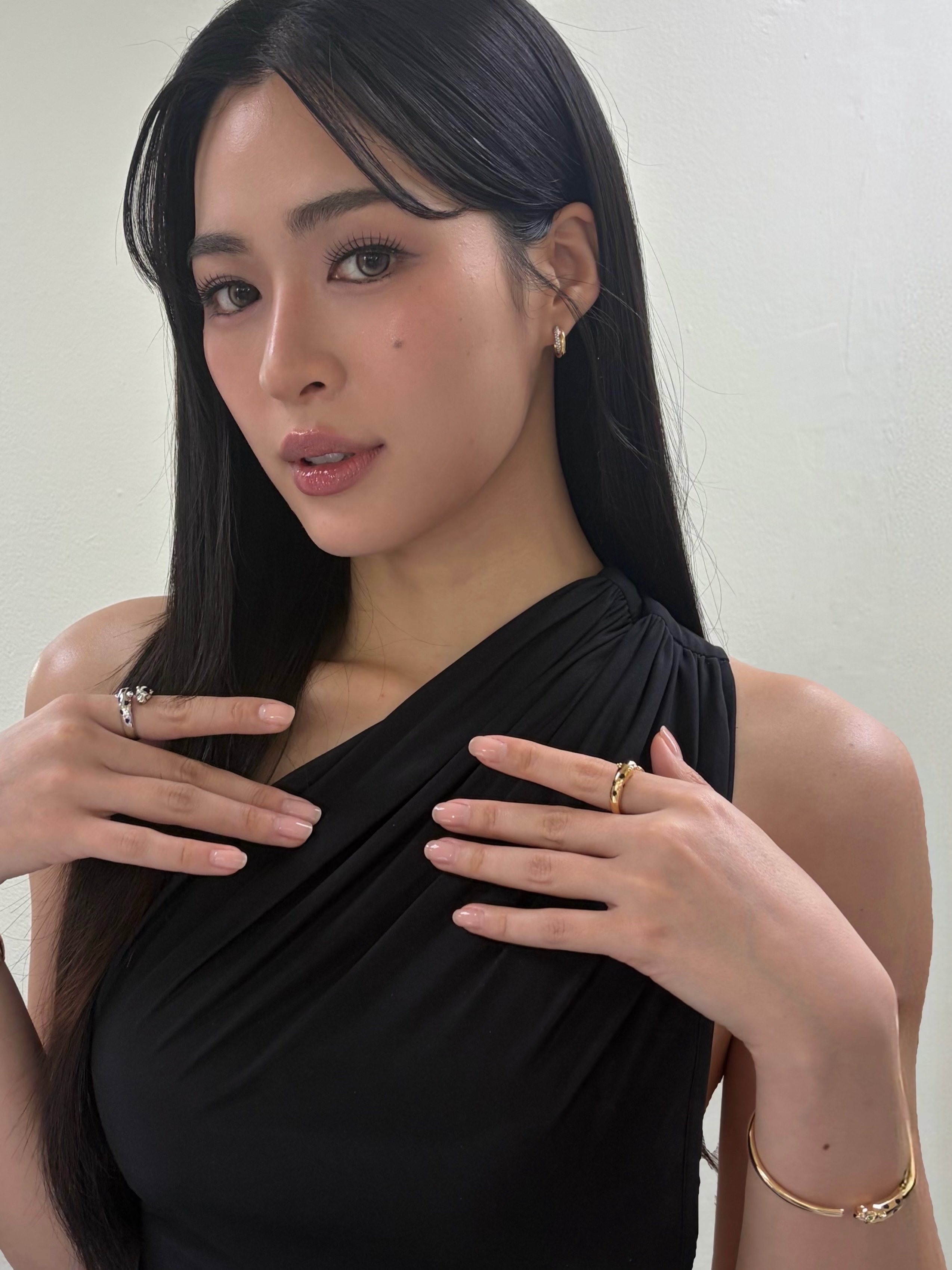 化妆师minnietriesmakeup ins更新邝玲玲相关人间尤物🖤邝玲玲