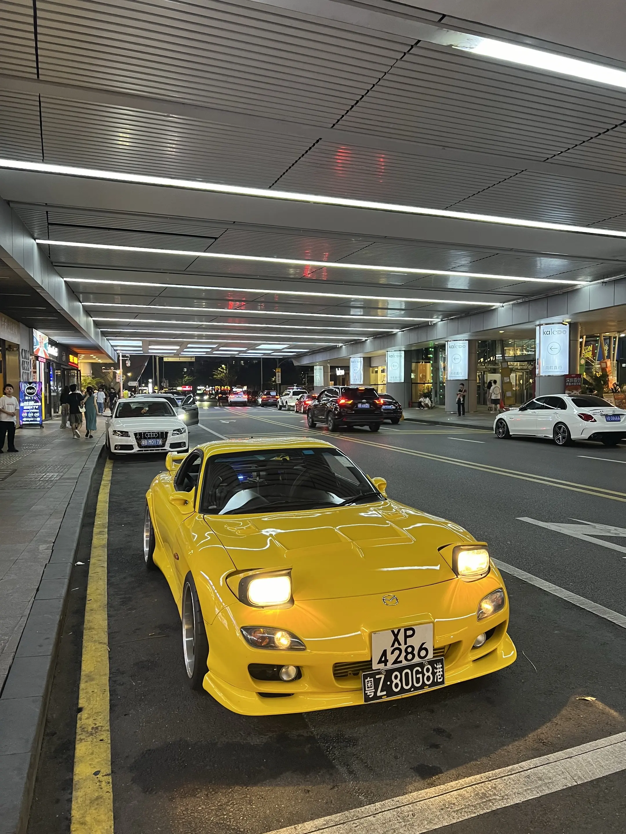 深圳海岸城偶遇一台野生港牌rx7，一台比神车还稀有的JDMrx7