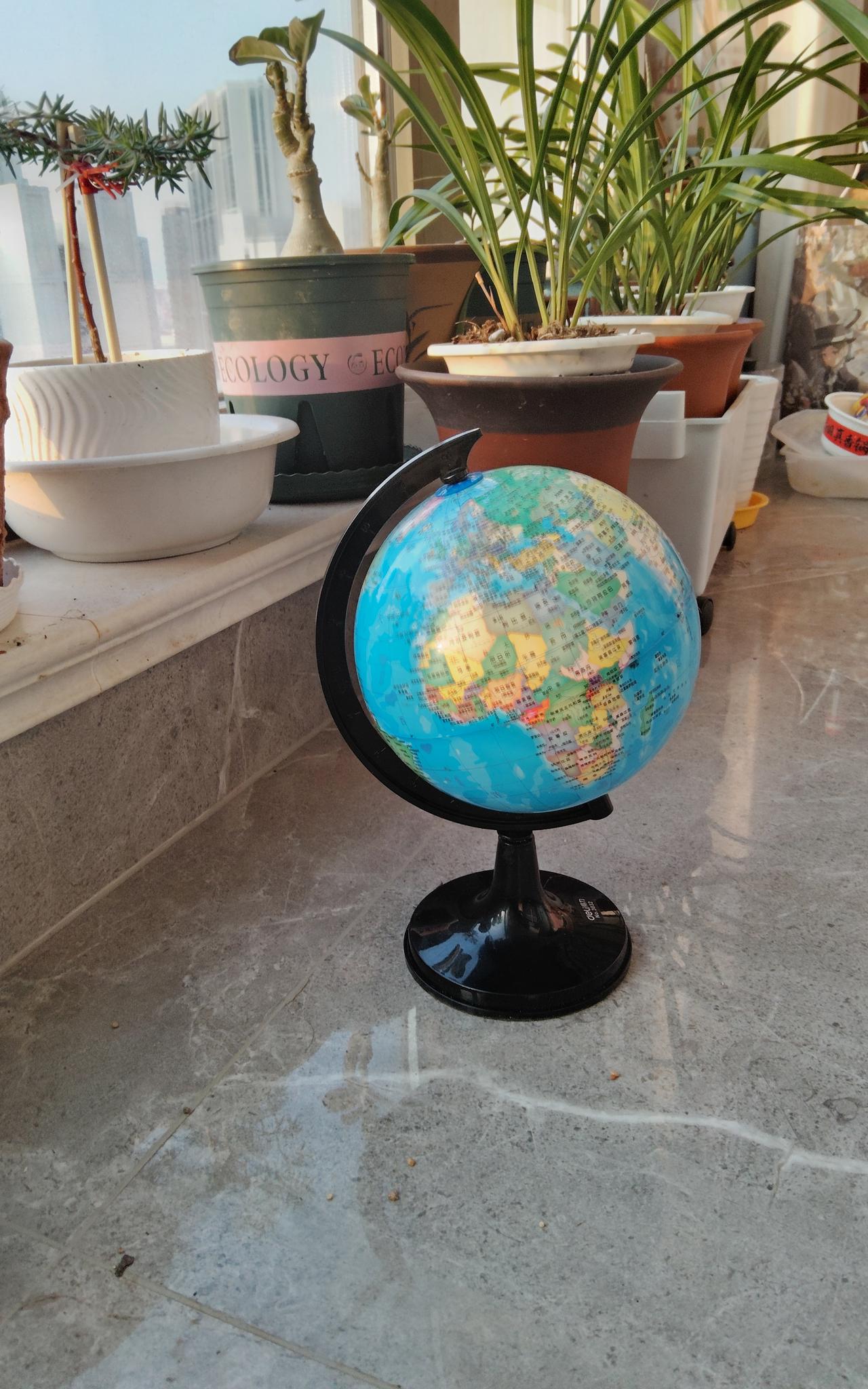 为了孩子我也当上了修理工
我给孩子买的地球仪，有五年多了，由于不小心，把装地球仪