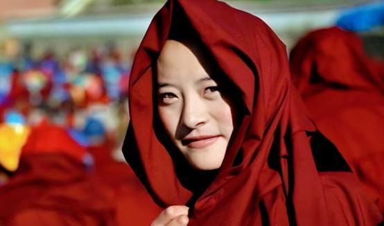 #MCN首发激励计划#
亚青寺是我国最大的尼姑庵，这里有2万多名修行的女性，她们