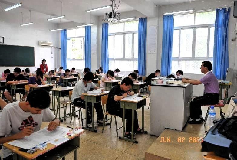 高考时忘带证件了，考试资格会被取消吗？

但凡遇到忘带证件这种情况的，都会非常焦