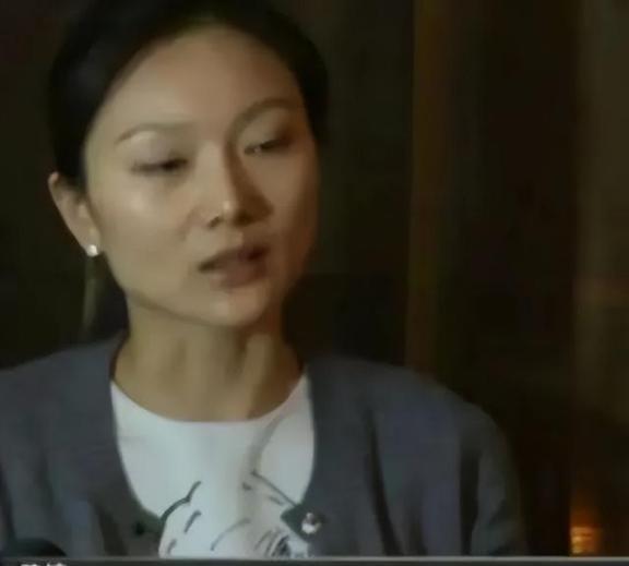 1999年，18岁的陈婷发现自己有了49岁张艺谋的孩子。陈婷打电话问张艺谋怎么办