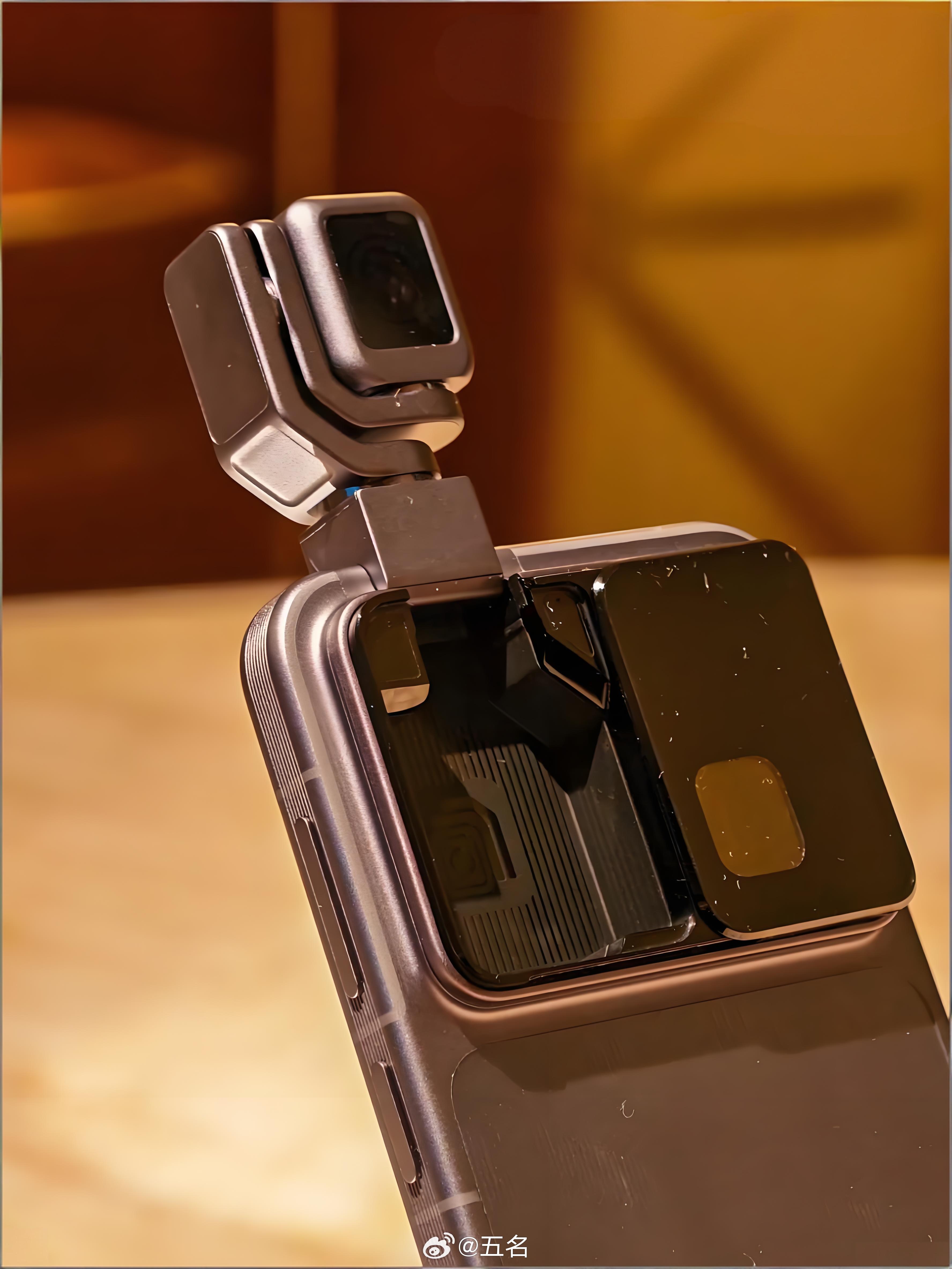 荣耀ROBOTPHONE CES斩获多项大奖全球第一款“手机机器人”荣耀ROBO