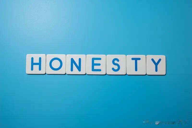 诚实确实是促进社会和谐稳定的重要因素。就拿商业领域来说，商家诚实经营，不搞虚假宣