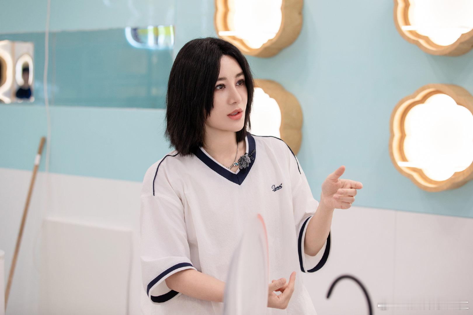 尚雯婕1v8比爽文爽合伙人观后感伦敦合伙人尚雯婕[超话]餐厅引流牙医资源外籍客户