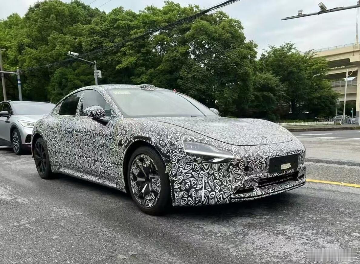 小米SU7很快就要改款了，或者是换代？据说升级点挺多的，包括麒麟二代电池、5C超