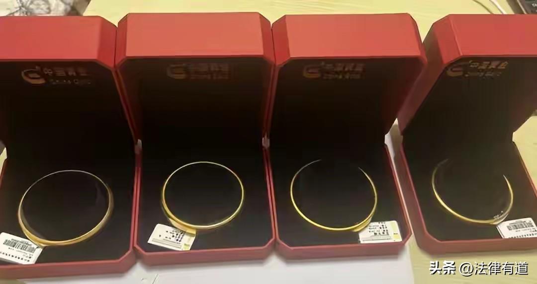 网恋一个月面都没见着，就花花20万买黄金给对方！ 57岁的张女士离异单身，多年来
