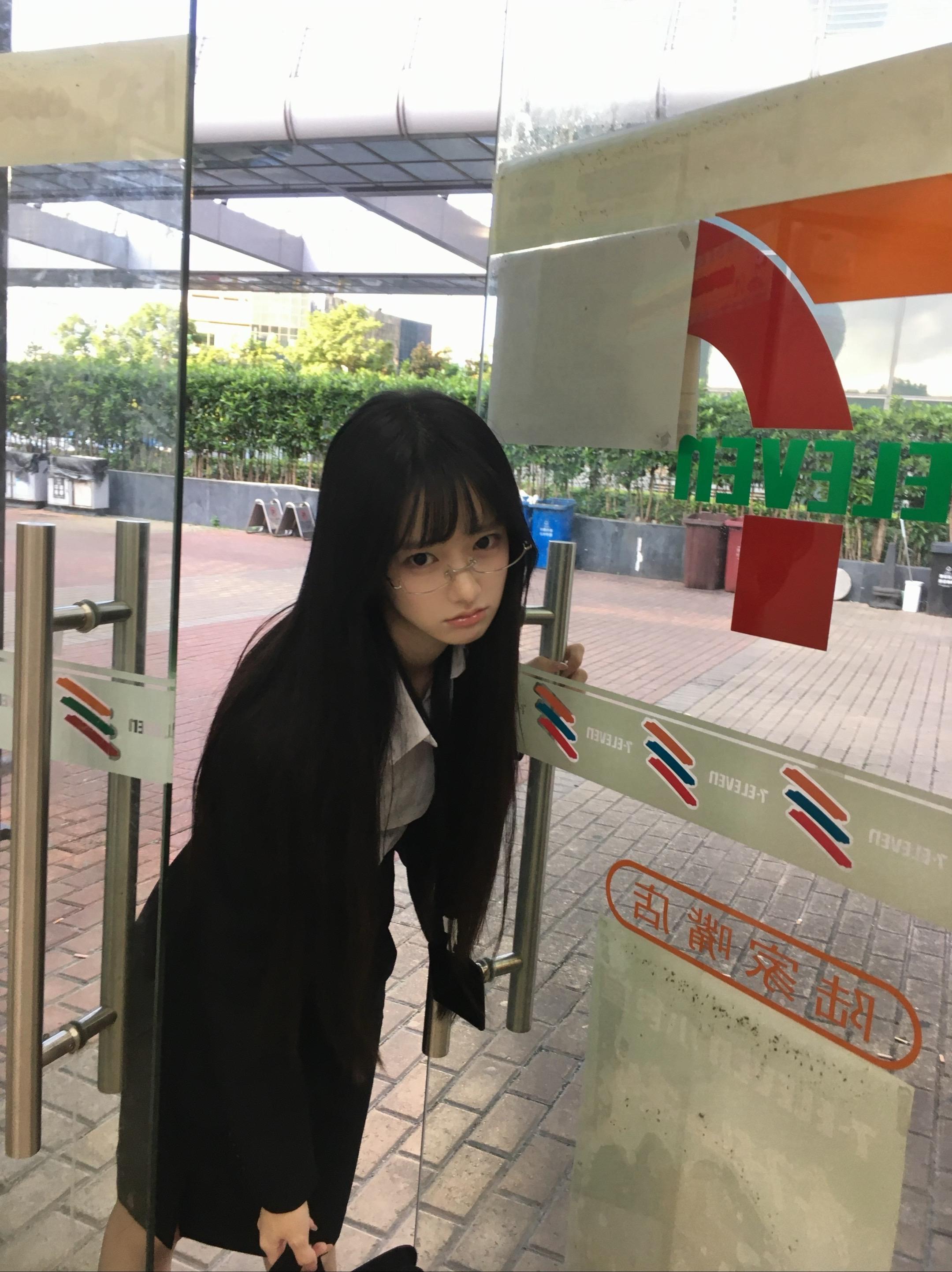 那个第一天上班不知道社会险恶的实习生   灵感