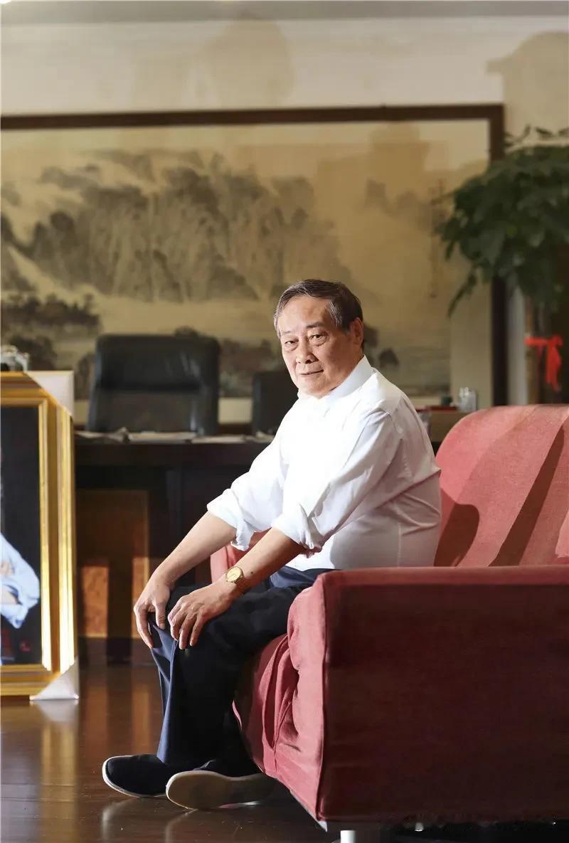 向老一辈企业家致敬！从中年创业到中国首富宗庆后42岁时还是个蹬三轮的，先天基础不