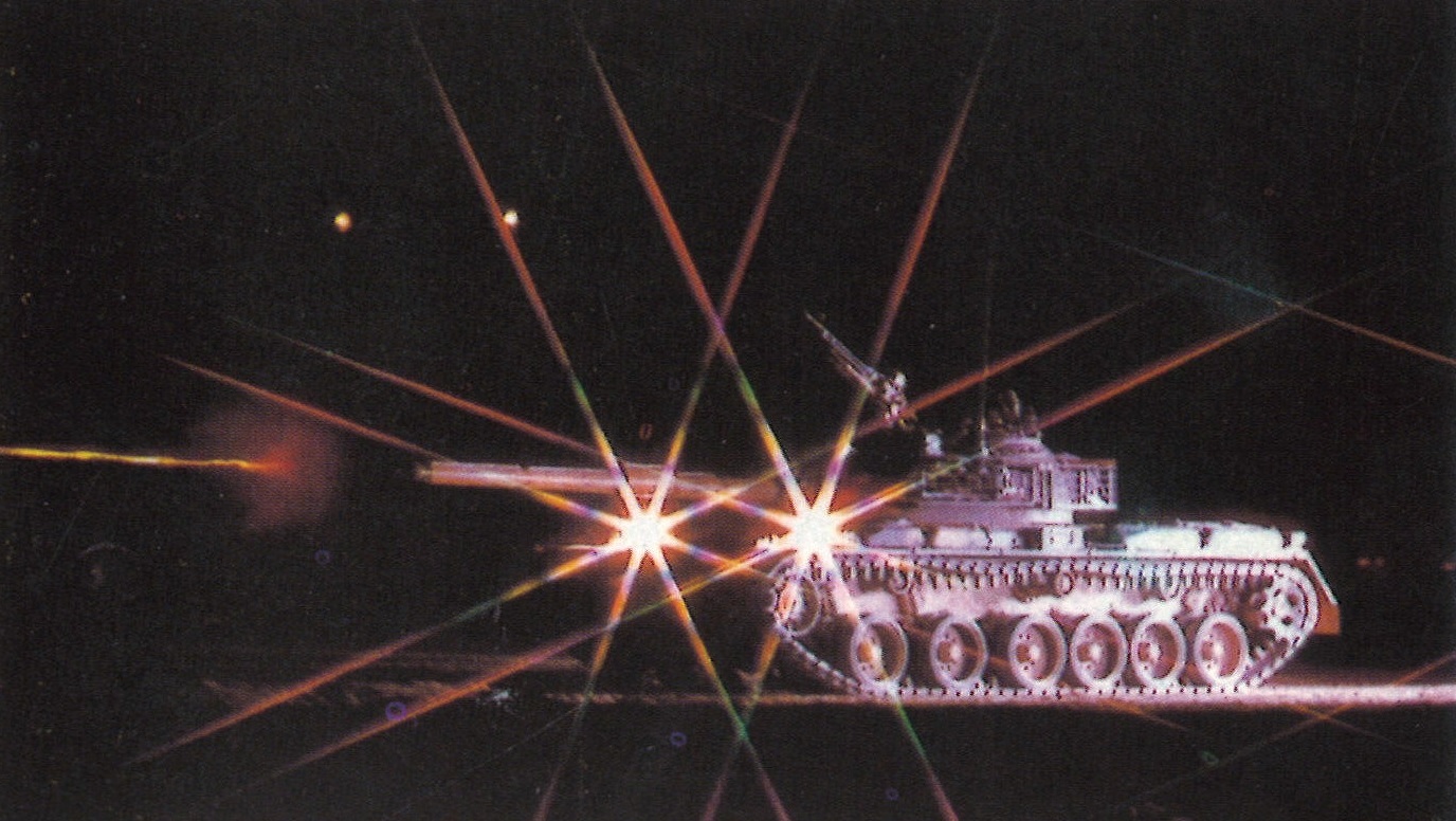 80年代中期北方工业宣传照片，夜间射击的80-Ⅱ国产第二代主战坦克，该车曾经在1