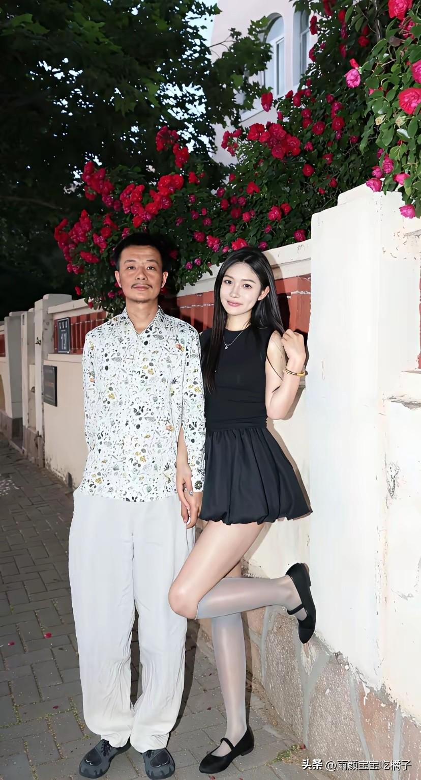 不怪大叔一脸幸福，换谁都一样