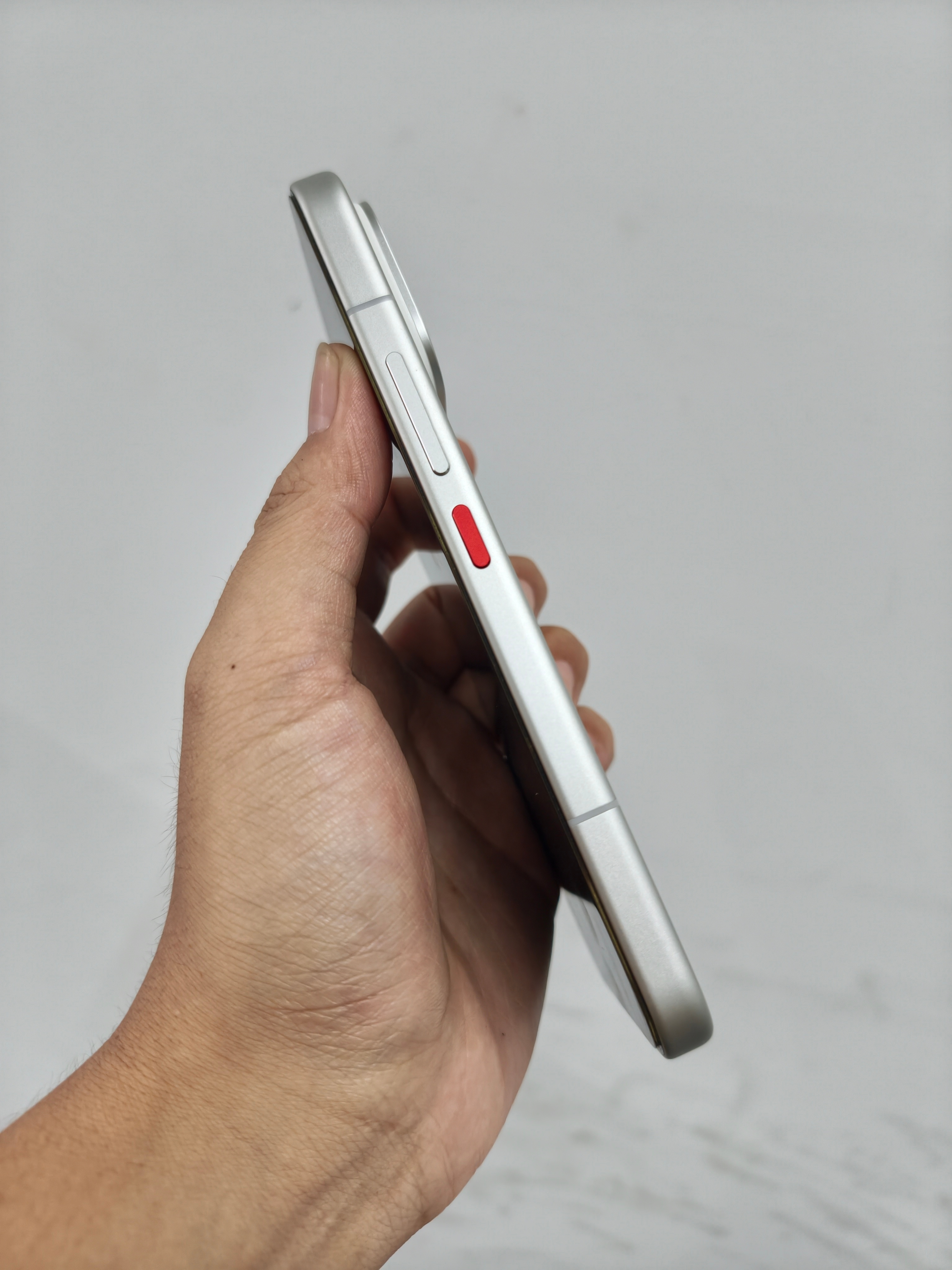 说实话对比K90Pro Max提升点就是电池，其它可有可无。但是重量却重了不少