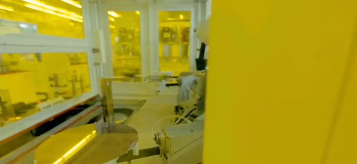 中际旭创及其上游设备商和材料商• 中际旭创业绩亮眼：一季度狂赚57亿，同比增长2