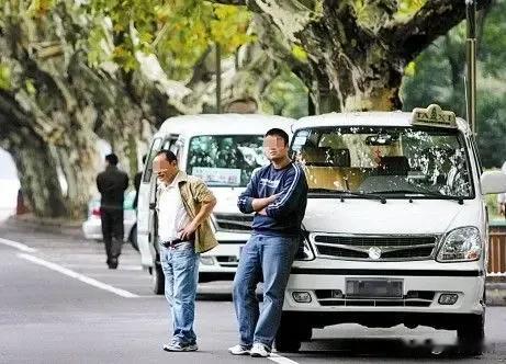 残疾人肆无忌惮开黑车拉客，谁给他的底气？开“黑车”拉客是一个多年来想根治而无法根