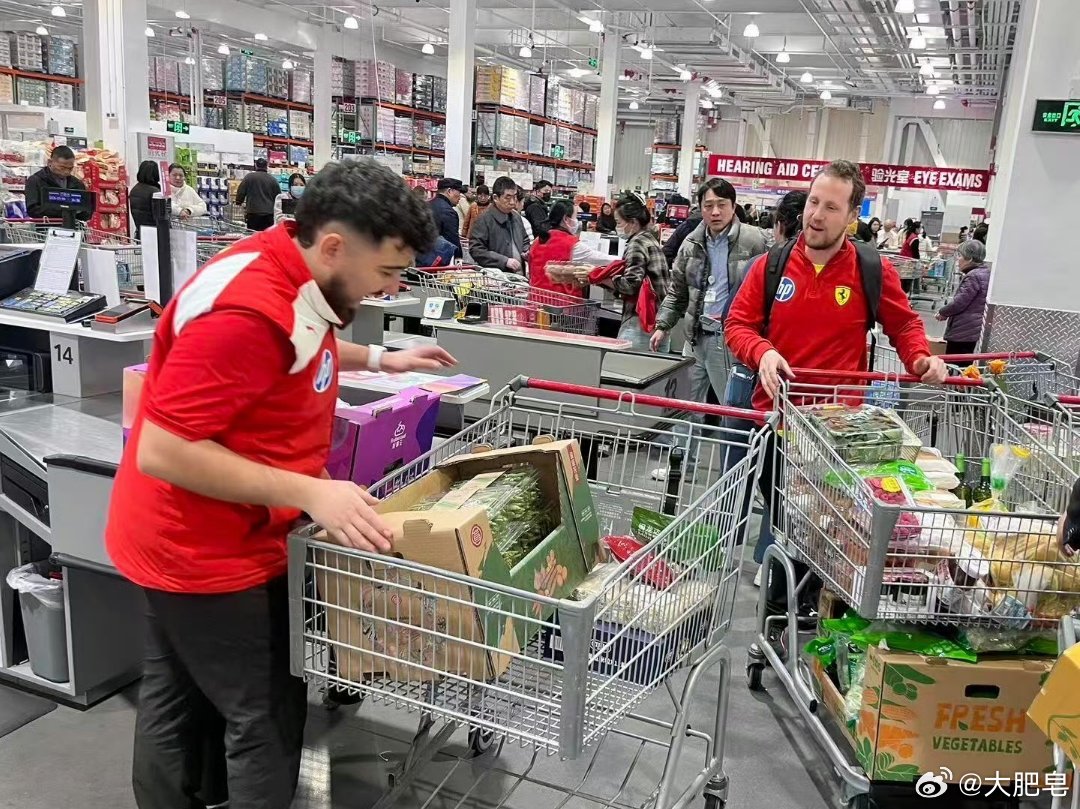 法拉利来中国也得进货 他们国家没有这些好吃的？哈哈哈哈