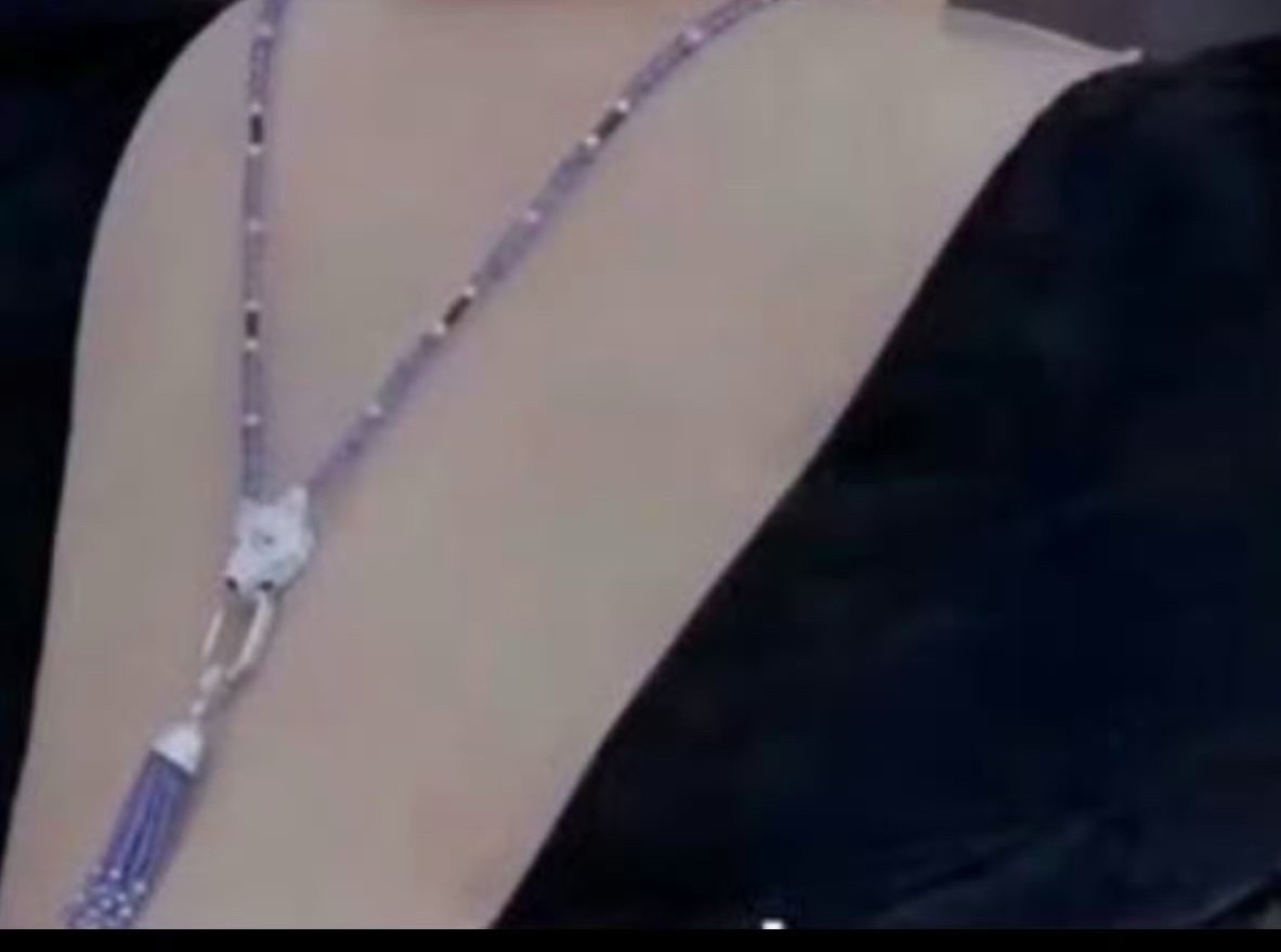 万物起源？ 人的背，与厚厚的硬硬的墩子不同物 