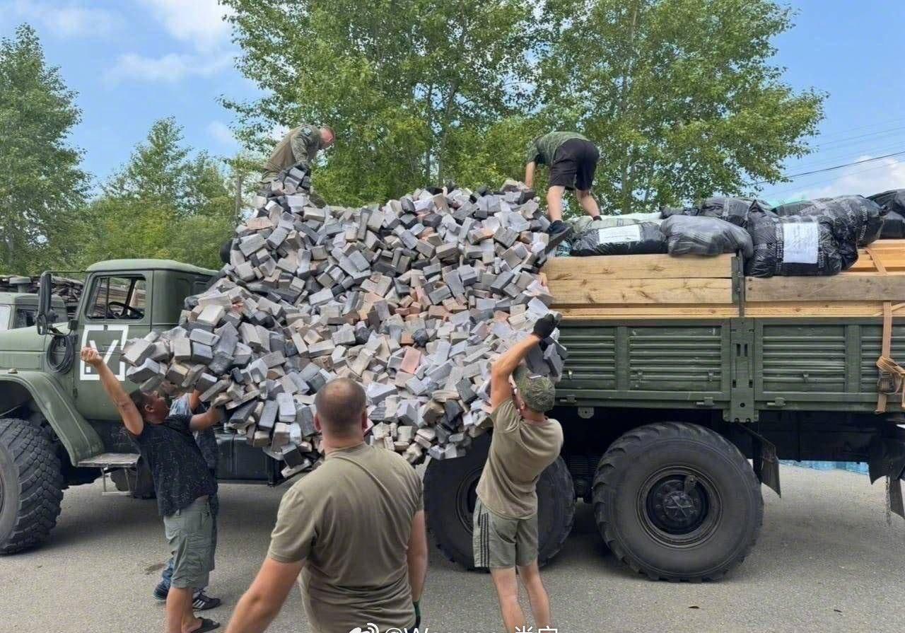 俄罗斯开始使用看起来像瓦砾堆的伪装网，大家觉得效果如何？ ​​​