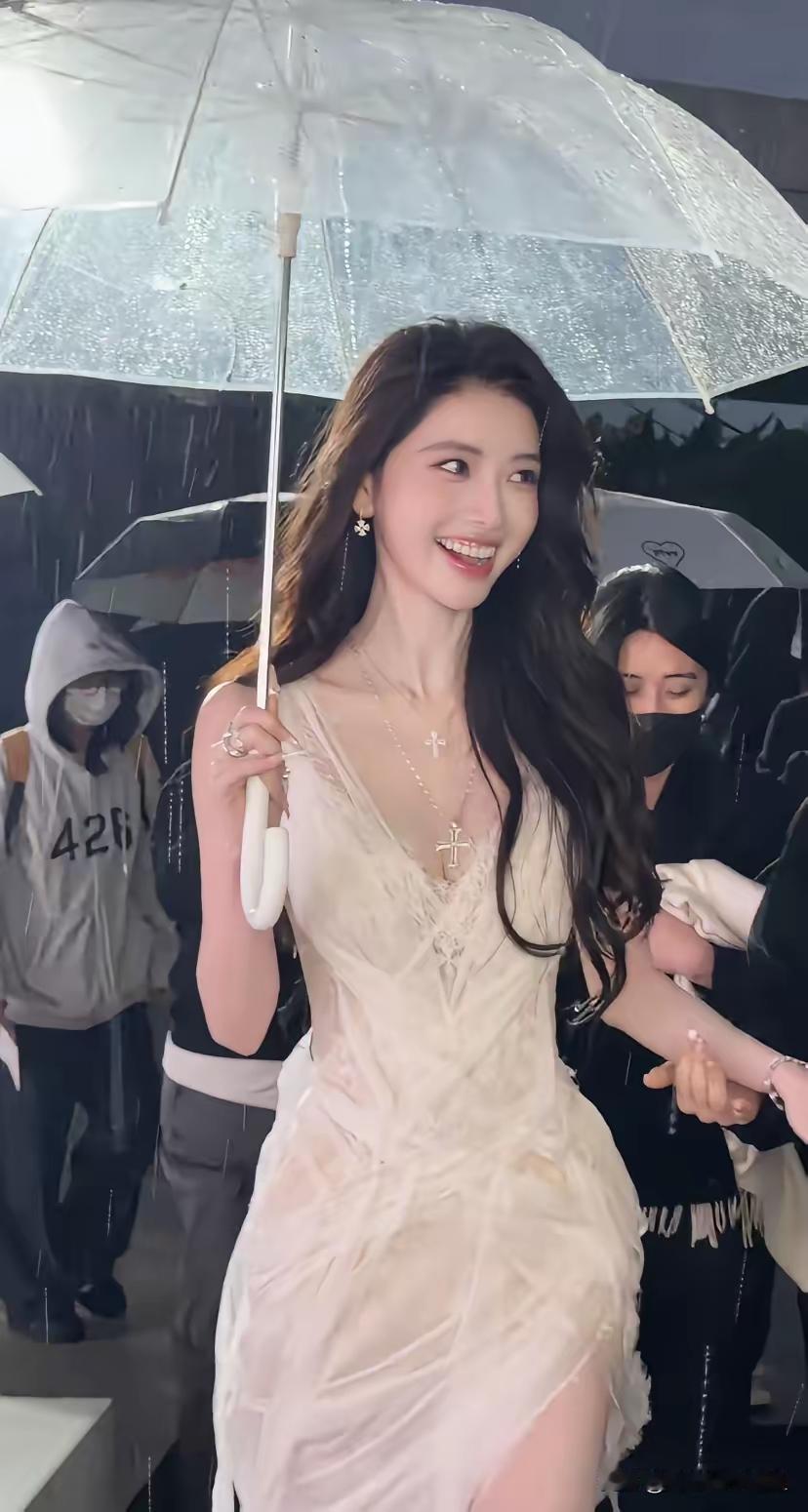 顶流网红，方圆