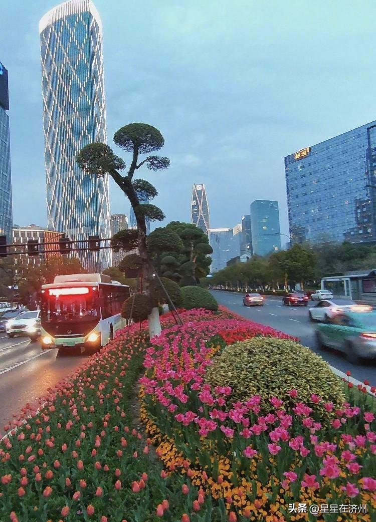 最近好多网友评价，
杭州真是一个包容的城市，
原因是发生了一件事……
在杭州一处