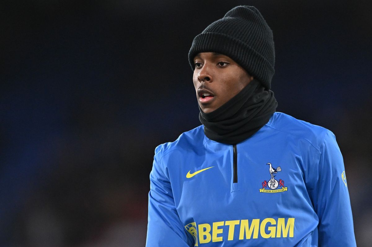 🥇跟队记者Alasdair Gold，热刺正在寻找一名左边锋、一名中场，以及在