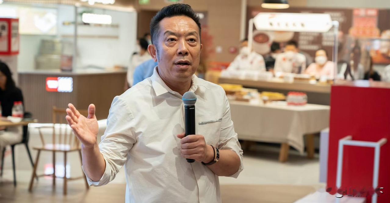 西贝老板给员工发钱了，贾国龙向一线员工发500元补贴，目前该项补贴已经到账，有网