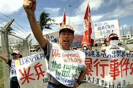 【日本社会对驻日美军的态度：表面“盟友”，内心“刺”】

冲绳县知事玉木丹尼刚刚